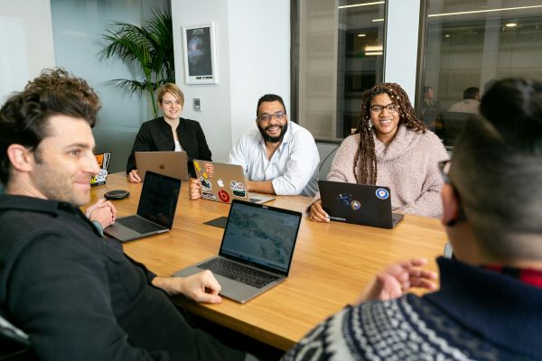 Les avantages des recruteurs internes vs externes pour PME