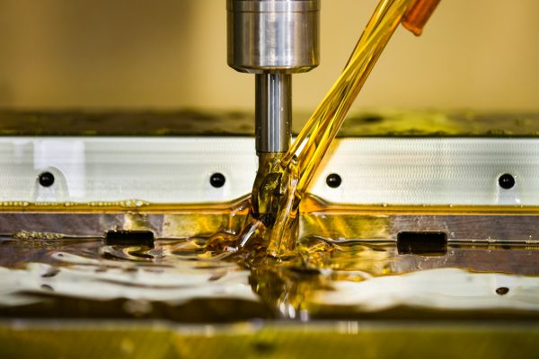 Les meilleures huiles de coupe solubles pour un usinage efficace